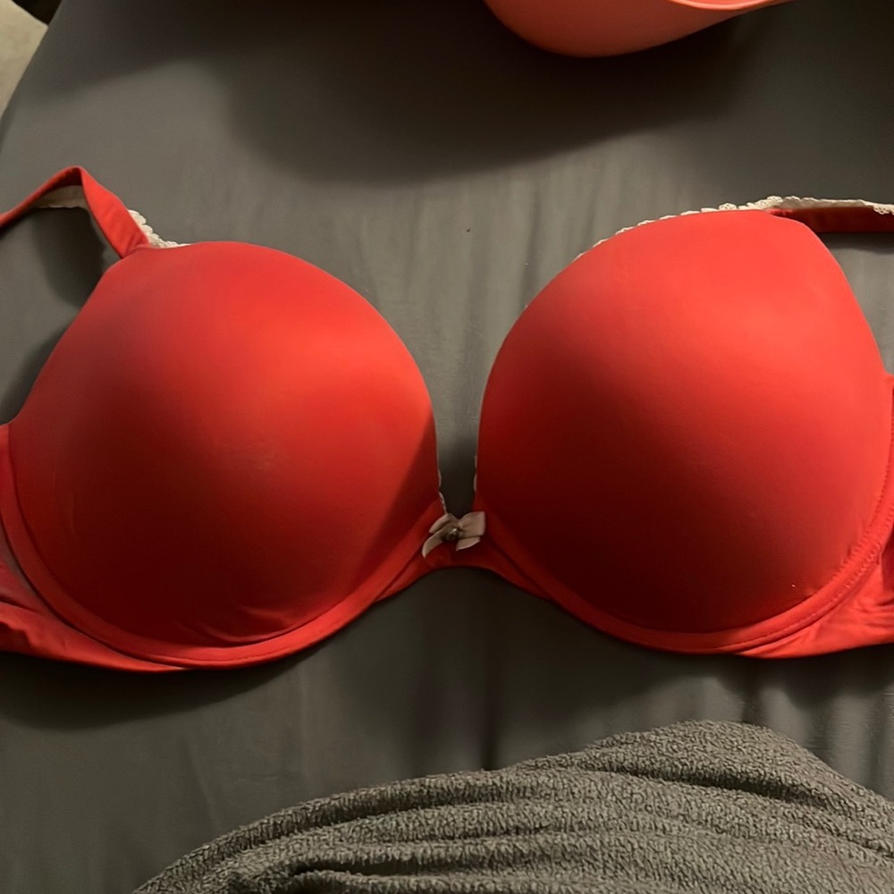 Victoria Secret Body By Victoria Push Up 38D Red